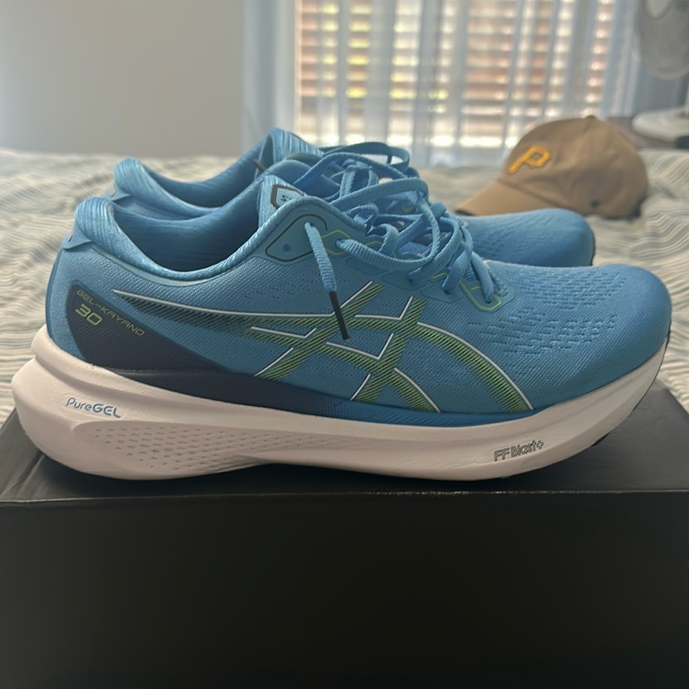 ASICS Gel-Kayano 30. Size 10